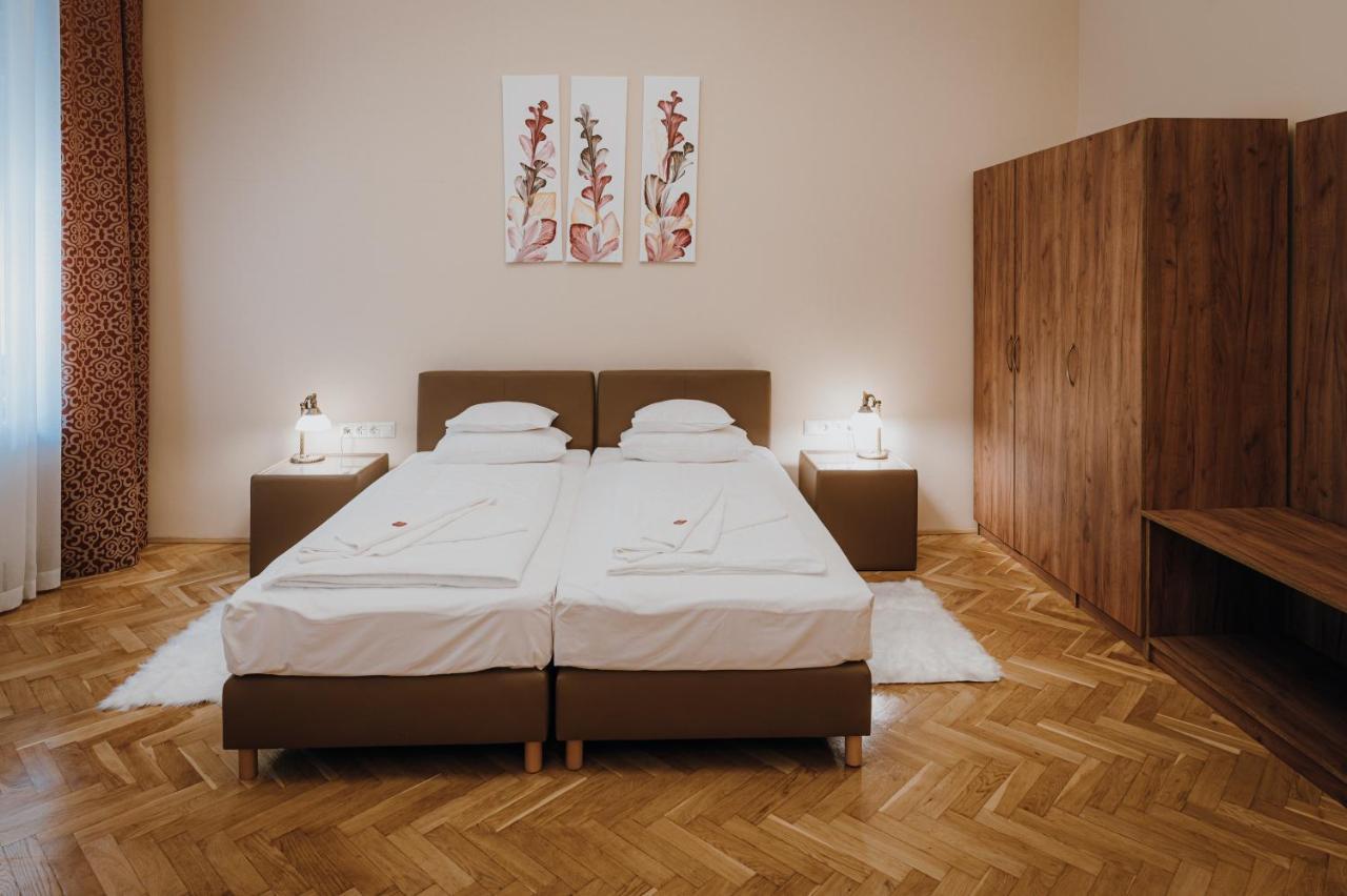 Dozsa Apartman Szeged Luaran gambar