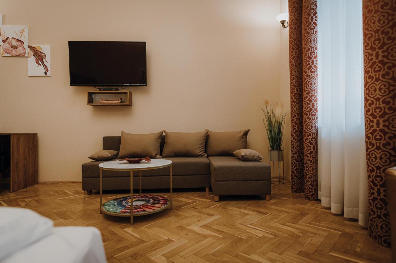 Dozsa Apartman Szeged Luaran gambar